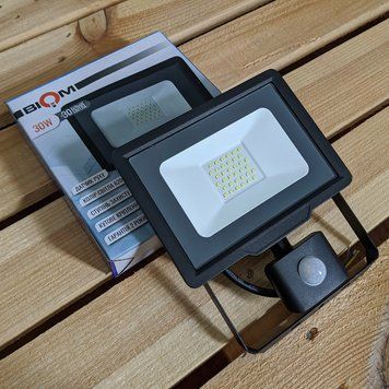 Прожектор вуличний світлодіодний BIOM 30W S5-SMD-30-Slim+Датчик руху 6200К 220V IP65 00-00014584